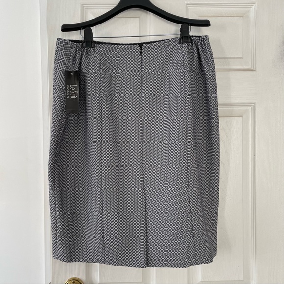 Le Suit Plus Size Jacquard 2-piece Skirt Suit - Picture 5 of 9